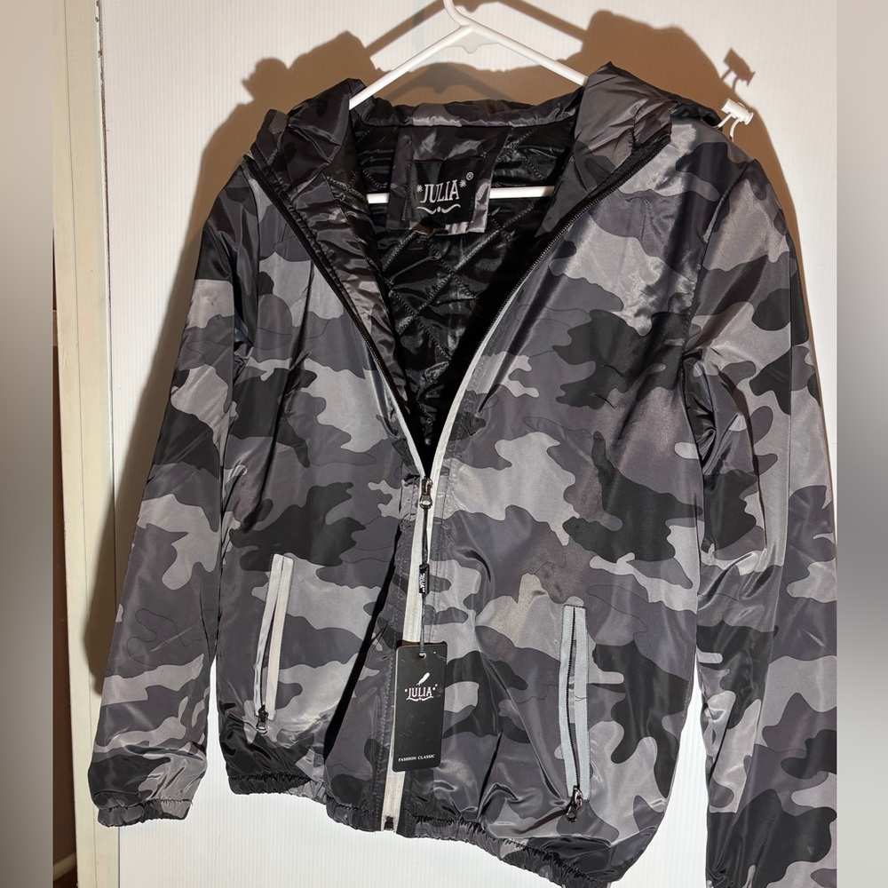 New camouflage size small Women’s Julia jacket